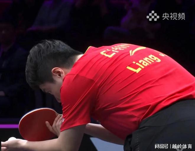 布伦决胜局8-1开好头 坐等林诗重庆冠军赛：梁靖崑3-2险胜小勒(图3)