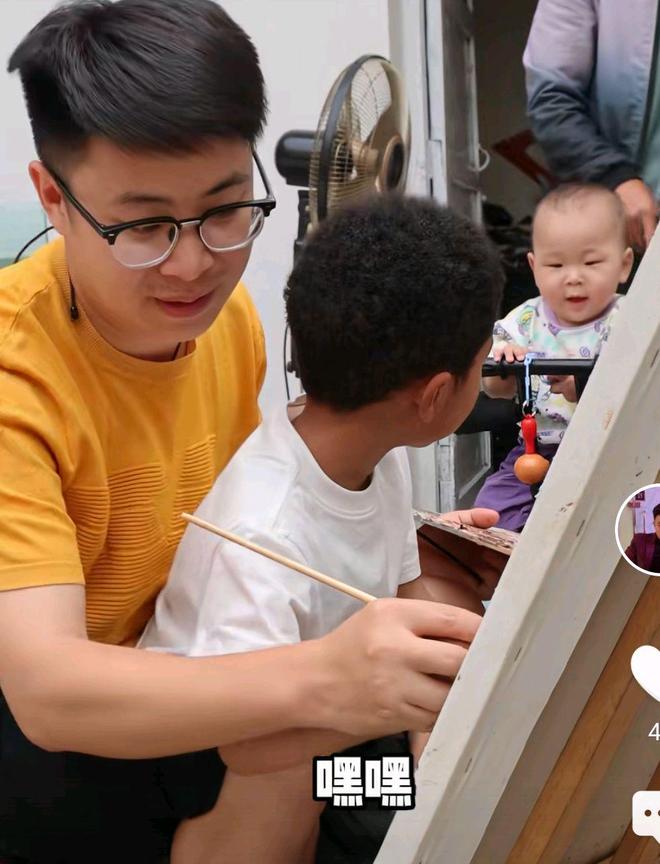 婆的团队握手言和一起“钱”进网红摄影师老李道歉了跟拉乌婆(图2)